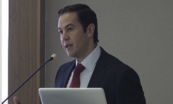 La cirugía laparoscópica vs abierta en el tratamiento del embarazo ectópico